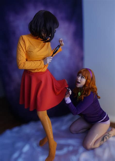 Velma And Daphne Get Gangbanged And Creampied By。